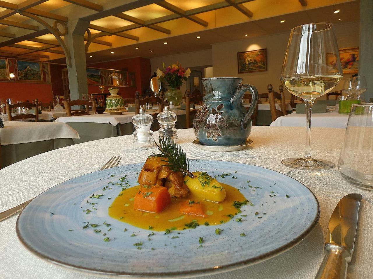 Logis Hotel Restaurant Le Mont Aigoual เมย์เรส ภายนอก รูปภาพ